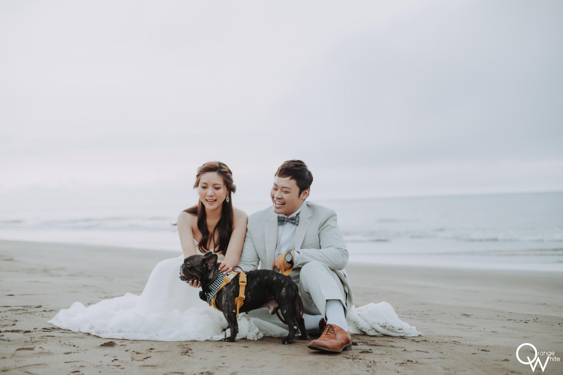 寵物婚紗｜一對新婚夫妻和他們最愛的狗狗一起拍婚紗照